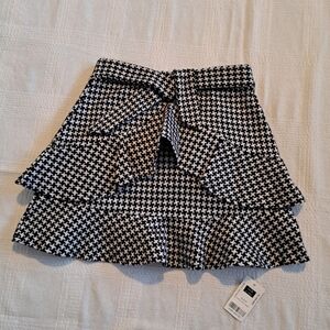 Dunnes girls size 6 years houndstooth skirt, New
